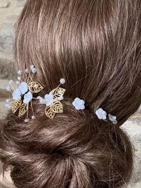 Éclat Floral – Lot de 5 pics à cheveux de mariée avec fleurs nacrées, perles Swarovski et feuilles dorées – Coiffure mariage boh