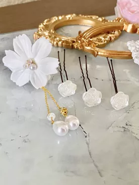 Romance – Lot de 4 pics à cheveux de mariée – Fleurs nacrées délicates