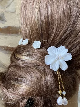 Romance – Lot de 4 pics à cheveux de mariée – Fleurs nacrées délicates