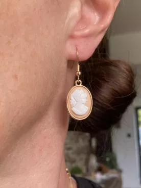 Isadora – Boucles d’oreilles pendantes camée vintage, bijoux élégants et romantiques pour femme