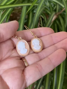 Isadora – Boucles d’oreilles pendantes camée vintage, bijoux élégants et romantiques pour femme