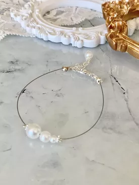 Néria – Parure de mariée minimaliste en perles nacrées Swarovski (collier, bracelet, boucles & pics à cheveux)