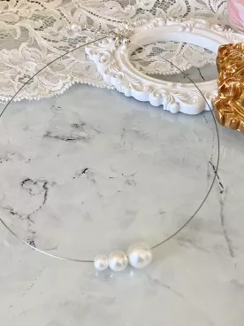 Néria – Parure de mariée minimaliste en perles nacrées Swarovski (collier, bracelet, boucles & pics à cheveux)