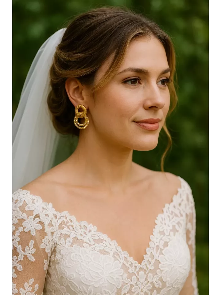 Iridesa - Boucles d’oreilles mariée & soirée, anneaux dorés entrelacés et perles nacrées, bijoux élégants en acier inoxydable