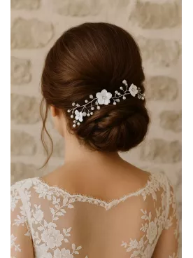 Élora – Ornement de chignon de mariée, fleurs blanches & feuilles argentées