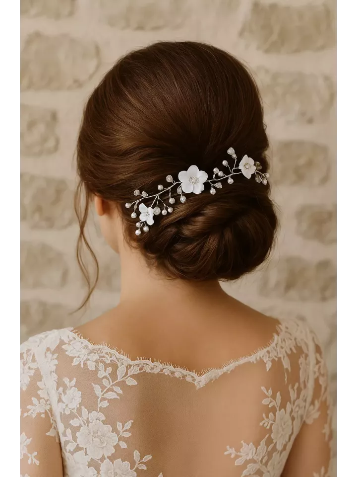 Élora – Ornement de chignon de mariée, fleurs blanches & feuilles argentées