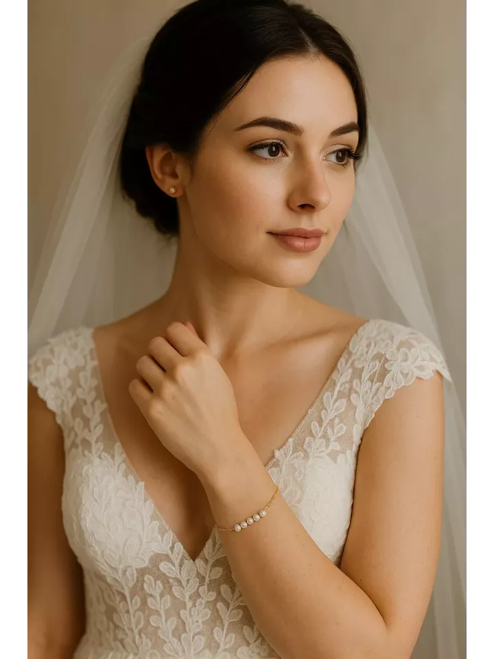 Mira - Bracelet  – Perles Nacrées Swarovski & Chaîne Dorée | Bijou Fin Mariée & Cérémonie