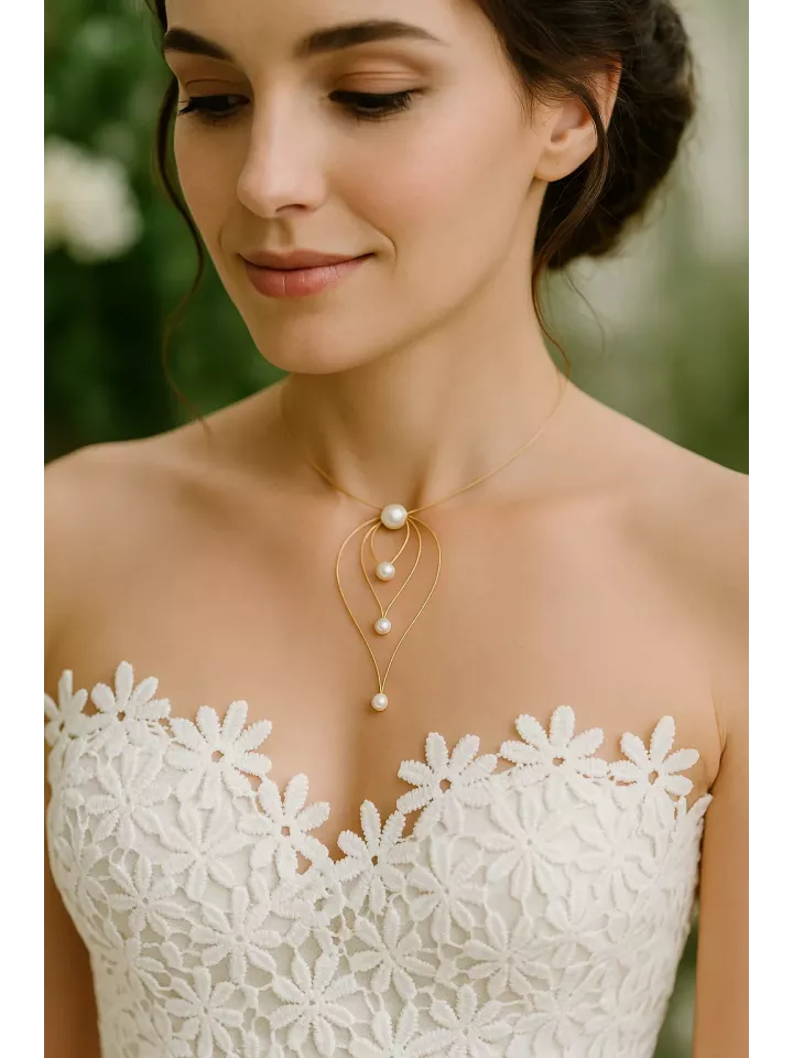 Livia-Collier Doré  Mariée avec cascade de perles nacrées – Élégance et finesse