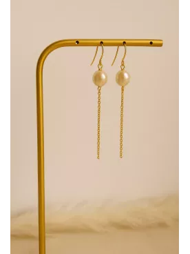 Mélancolia – Boucles d’oreilles mariée en acier inox, chaîne délicate et perles nacrées Swarovski 10 mm