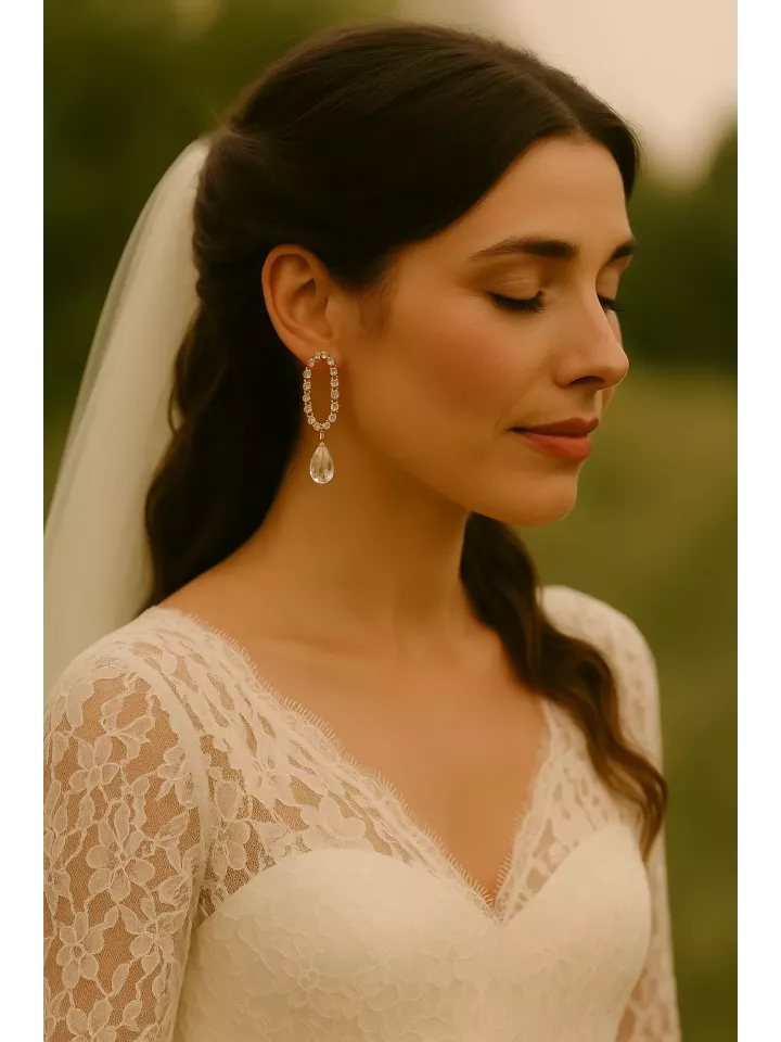 Alba - Boucles d’Oreilles Mariage – Fermoir Ovale Strassé | Doré Or 16K | Élégance Classique et Intemporelle Alba - Boucles d’Oreilles Mariage – Fermoir Ovale Strassé | Doré Or 16K | Élégance Classique et Intemporelle