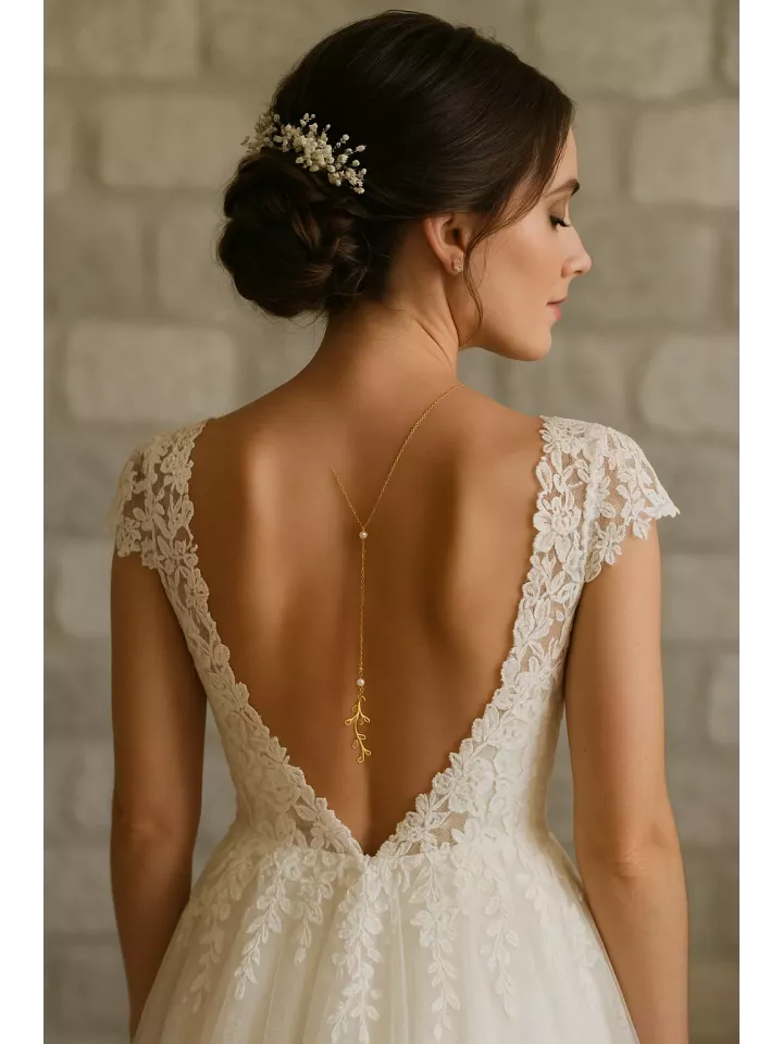 Białowieża – Collier de dos mariage doré et perles nacrées, bijou délicat pour robe dos nu Białowieża – Collier de dos mariage doré et perles nacrées, bijou délicat pour robe dos nu