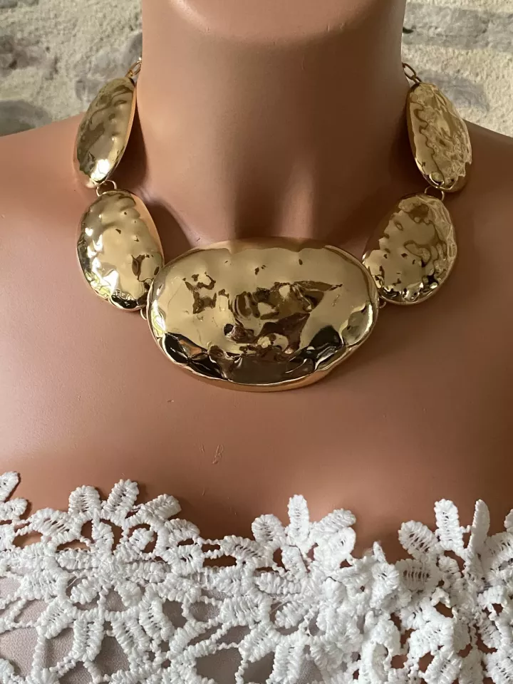Collier XXL au Design Contemporain Aura