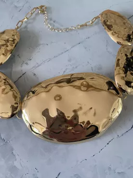 Collier XXL au Design Contemporain Aura