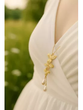 Mjøsa – Collier de mariée en fleurs dorées et perles nacrées