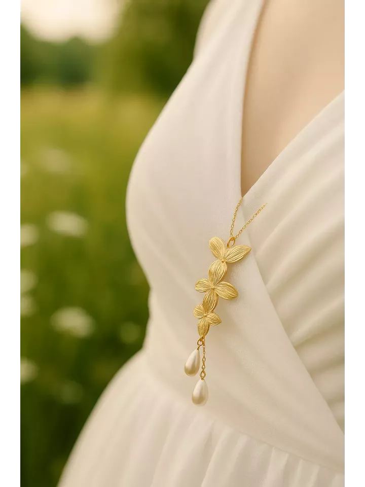 Mjøsa – Collier de mariée en fleurs dorées et perles nacrées