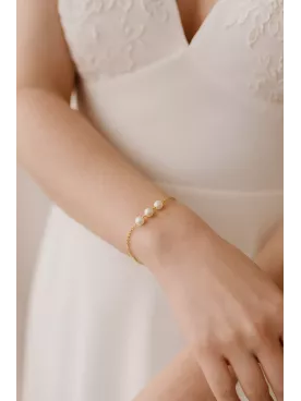 Yukon– Bracelet de Mariée Fin en Perles Nacrées Swarovski sur Chaîne Dorée