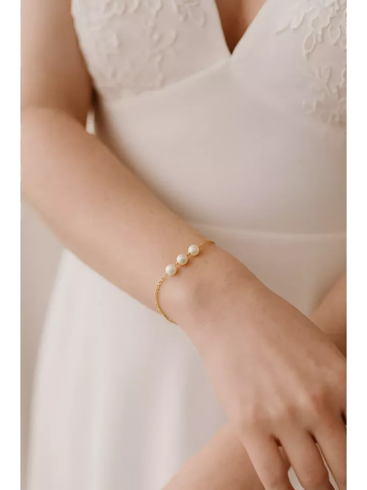 Yukon– Bracelet de Mariée Fin en Perles Nacrées Swarovski sur Chaîne Dorée