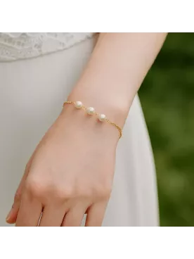Yukon– Bracelet de Mariée Fin en Perles Nacrées Swarovski sur Chaîne Dorée