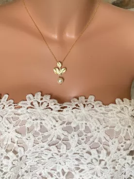 Pavin – Collier de dos mariée, décolleté dos nu, feuillage doré et perles Swarovski