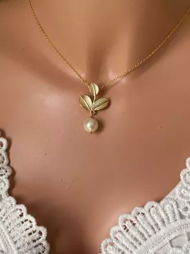 Pavin – Collier de dos mariée, décolleté dos nu, feuillage doré et perles Swarovski