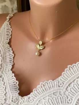 Pavin – Collier de dos mariée, décolleté dos nu, feuillage doré et perles Swarovski