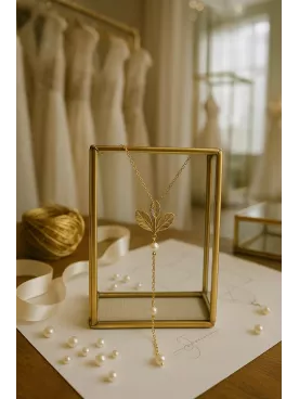 Pavin – Collier de dos mariée, décolleté dos nu, feuillage doré et perles Swarovski