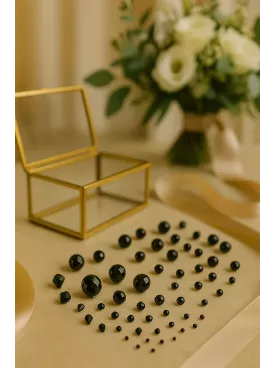 Omsk– Collier doré & cristal noir | Cadeau élégant pour témoin, maman ou soirée chic