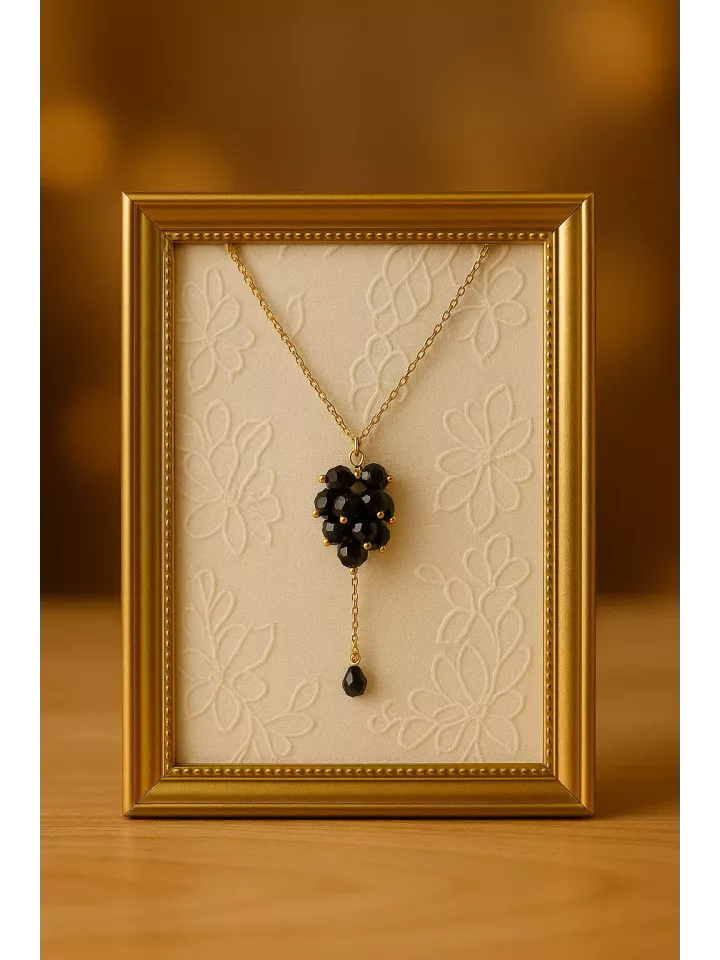 Omsk– Collier doré & cristal noir | Cadeau élégant pour témoin, maman ou soirée chic