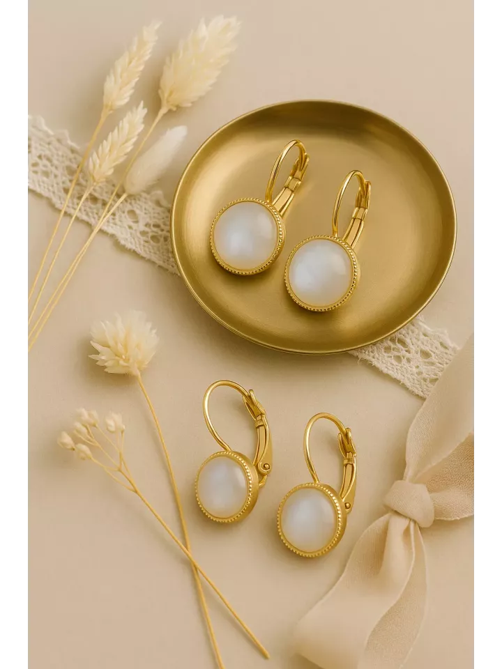 Étreinte – Dormeuses Dorées en Acier Inoxydable avec Cabochon Pierre de Lune 10 mm