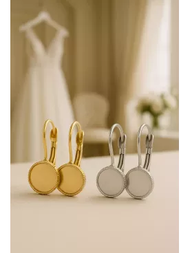 Étreinte – Dormeuses Dorées en Acier Inoxydable avec Cabochon Pierre de Lune 10 mm