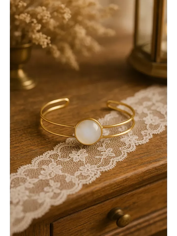 Carpatique – Bracelet Mariée raffiné doré à l’or fin, orné d’une Pierre de Lune ronde