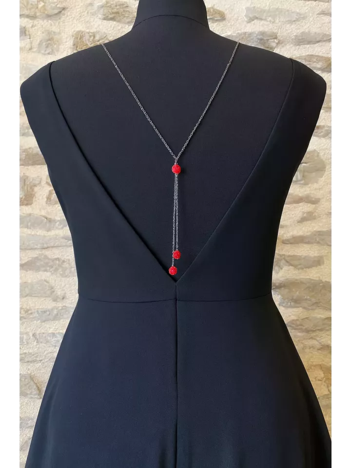 Collier de Dos – Soirée Rouge Passion | Dos Nu Cérémonie – Second Look Élégant