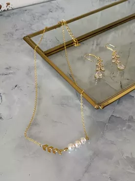 Iris — Collier de mariée · Maille chevron & perles nacrées Swarovski