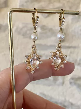 Boucles d’oreilles Mariée Princesse – Dormeuses dorées avec cristal goutte 24×16 mm et strass