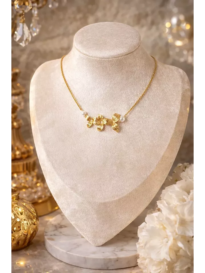 Folia – Création collier de mariée doré à l’or fin, pendentif 3 fleurs texturées & chaîne inoxydable