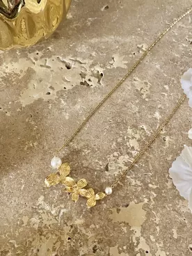 Folia – Création collier de mariée doré à l’or fin, pendentif 3 fleurs texturées & chaîne inoxydable