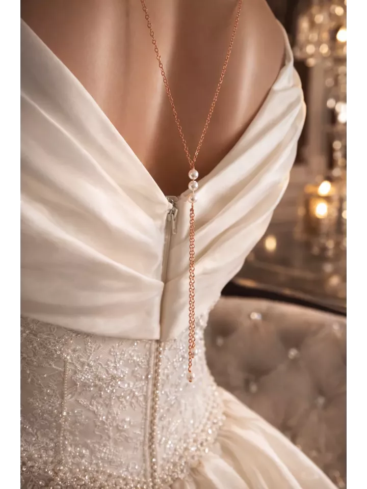 Ligne - Collier de dos perlé, raffinement du dos nu- Mariée -Mariage