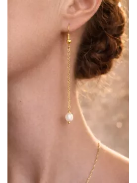 Magnolia- Boucles d'oreilles de mariée style minimaliste avec chaine fine et perle nacrée, pendantes - bijoux mariage