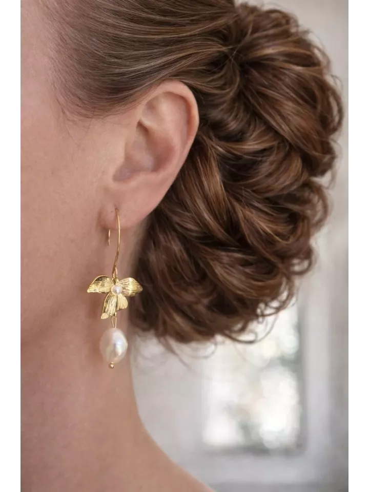 Ysoria - Boucles d’Oreilles Mariée – Fleur Dorée & Perle Nacrée Baroque | Mariage Vintage et Élégance