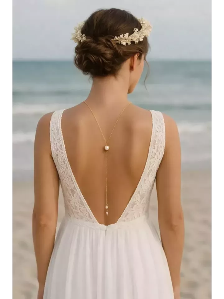 Altair - Collier de dos mariée Doré – Chaîne Fine & Perles Nacrées Swarovski | Bijou Élégant Robe Dos Nu