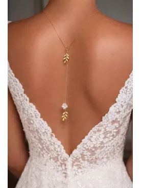 Collier de Dos Mariée en Perles Dorées – Bijou Élégant pour Mariage-Robe dos nu -ÉLORIA