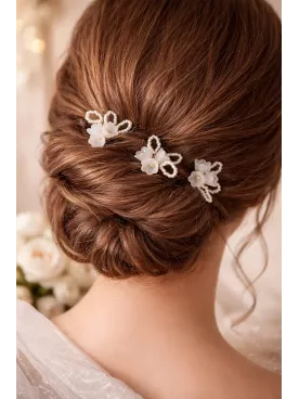 Pic cheveux mariée bohème fleurs et perles – Confidence”