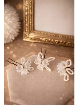 Pic cheveux mariée bohème fleurs et perles – Confidence”