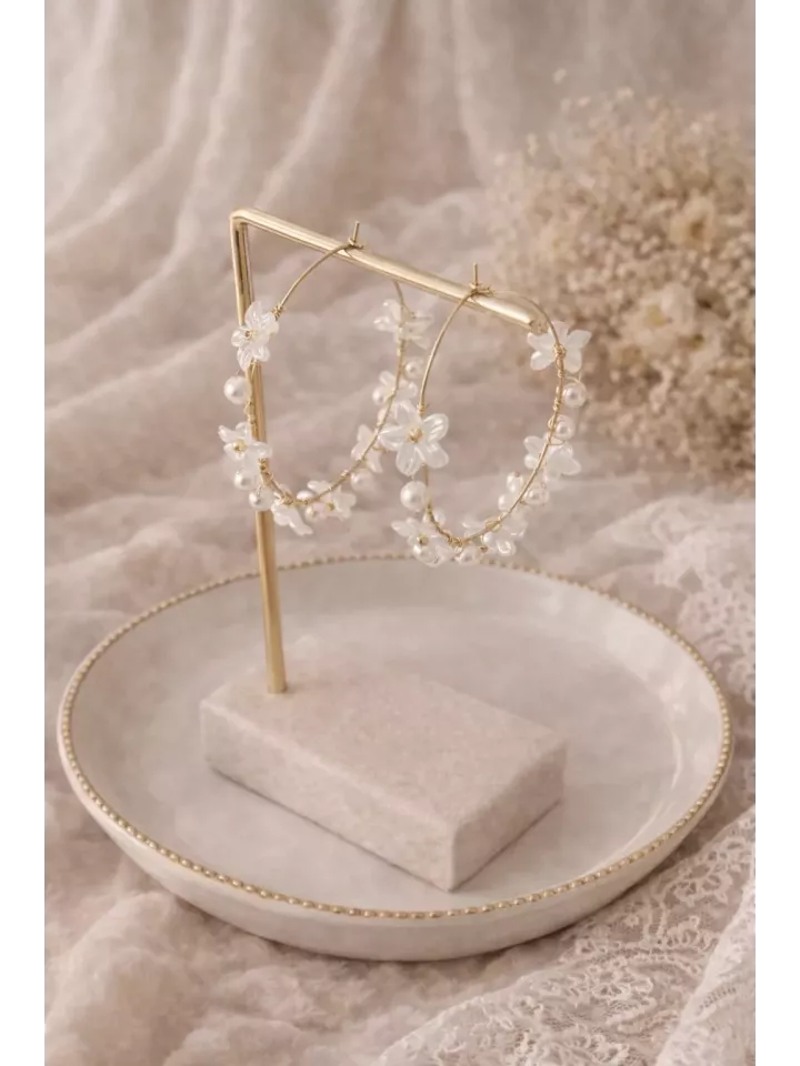 Boucles d’oreilles mariée fleurs nacrées et perles – Élégance florale-Créoles