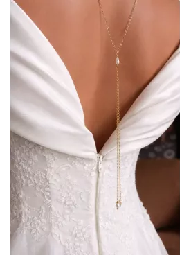 Collier de dos perle pour mariée – Élégance dorée sur robe dos nu Mariage- Perla Subtil