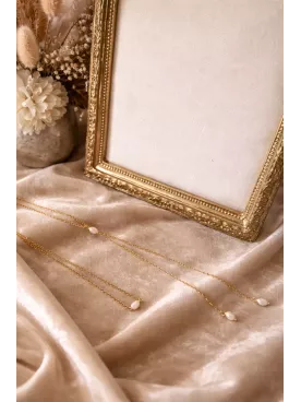 Collier de dos perle pour mariée – Élégance dorée sur robe dos nu Mariage- Perla Subtil