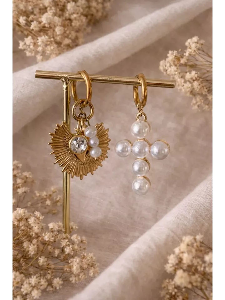 Boucles d’oreilles croix en perles et Cœur sacré – Créoles dorées élégantes – Bijou symbolique chic femme