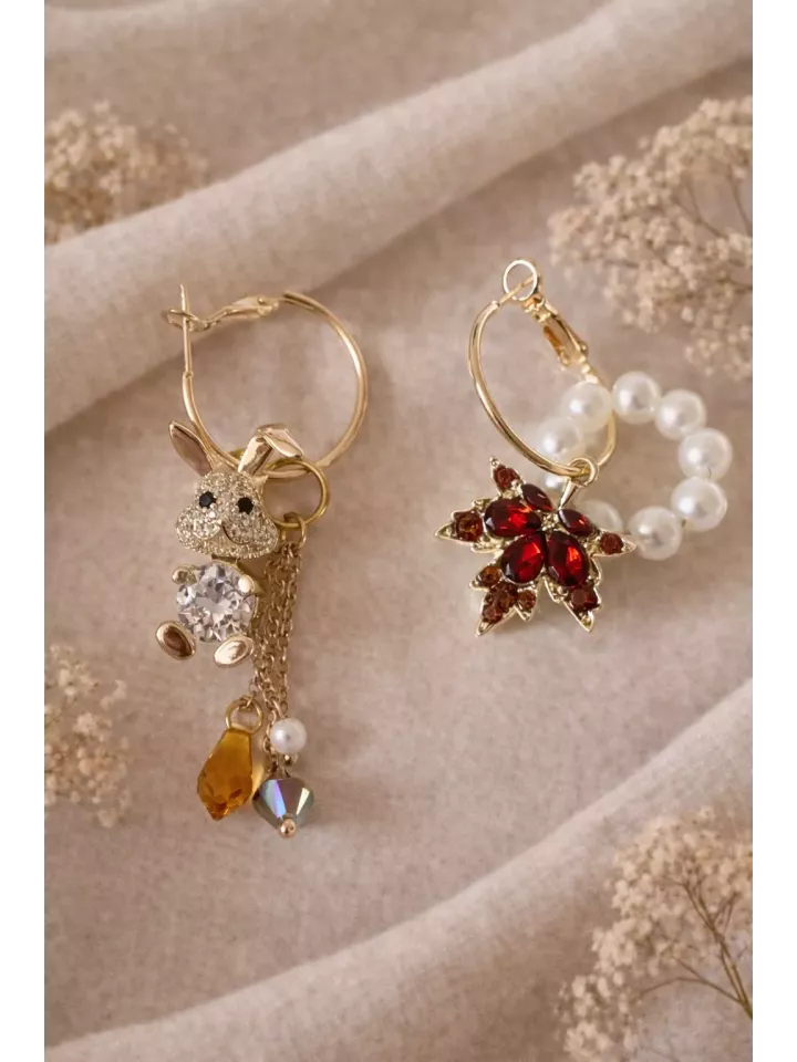 Boucles d’oreilles lapin et feuille d’érable – Créoles perles dorées – Bijou fantaisie baroque chic
