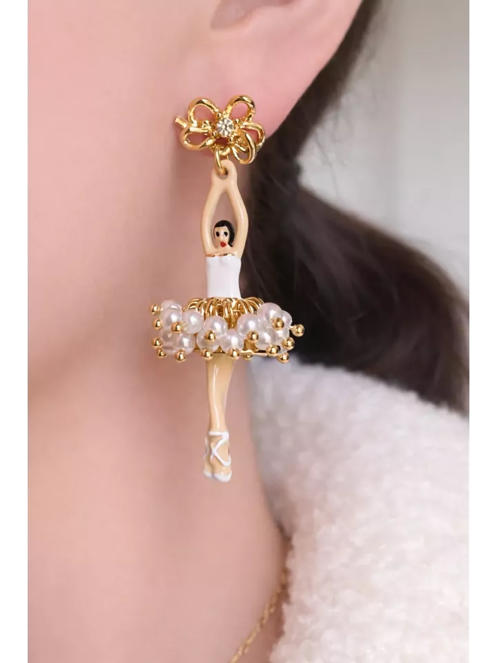 Boucles d’Oreilles Ballerine Dorées & Perles – Bijou Fantaisie Élégant et Original