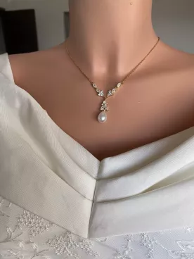 Collier de dos mariage perles et cristaux – bijou de mariée élégant -Estilo